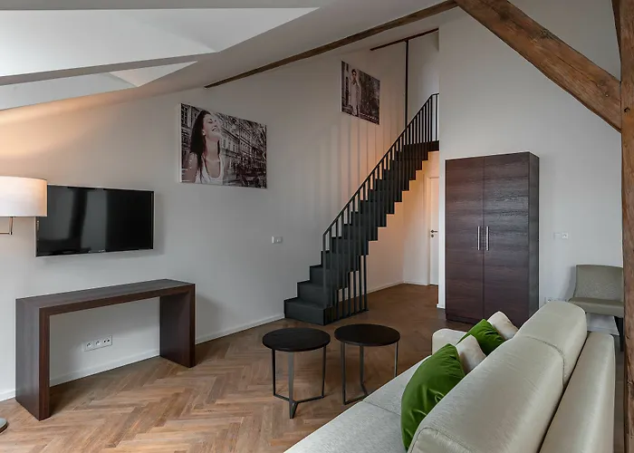 Limehome Halkova 4*