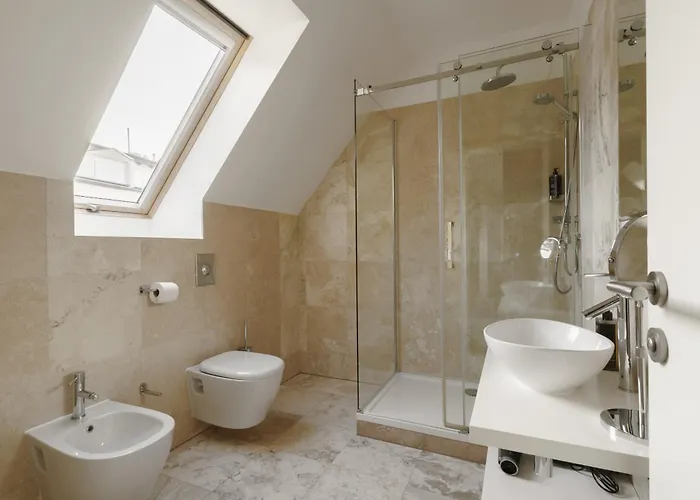 Limehome Halkova Prag
