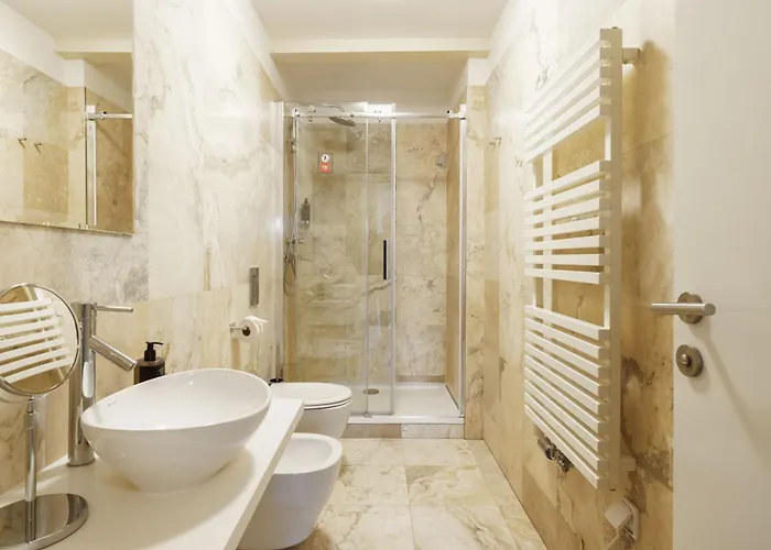 Limehome Halkova 4* Prag