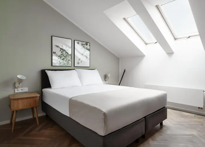 Limehome Halkova Aparthotel 4*