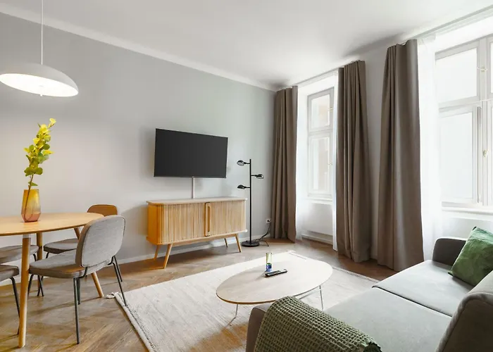 Limehome Halkova Aparthotel 4*