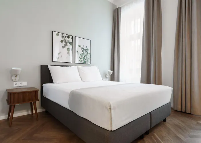 Aparthotel Limehome Halkova 4*