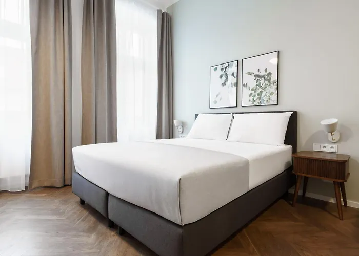 Limehome Halkova 4*