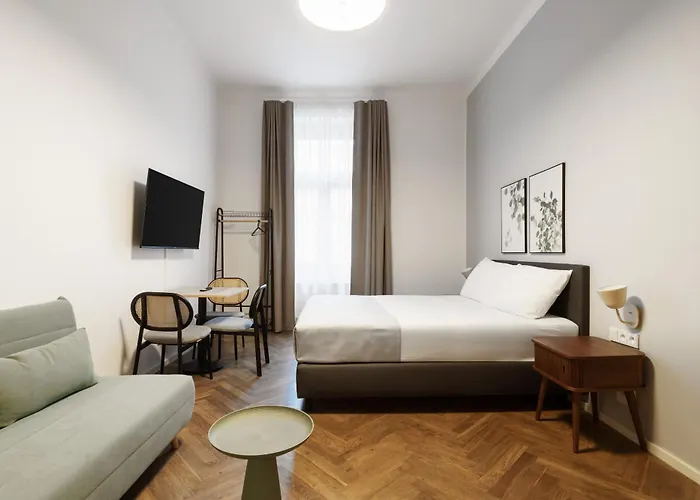 Aparthotel Limehome Halkova 4*