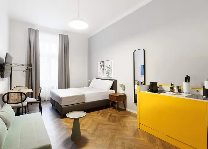 Limehome Halkova 4*