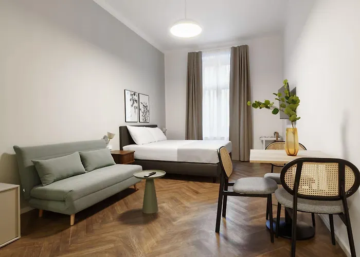 Limehome Halkova Aparthotel 4*