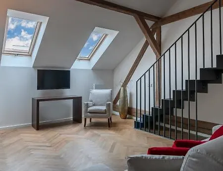 Limehome Halkova شقة فندقية