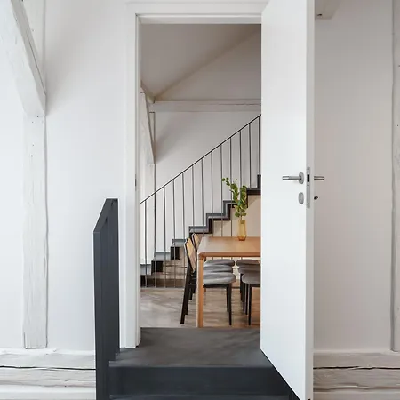 Limehome Halkova 4* Praag