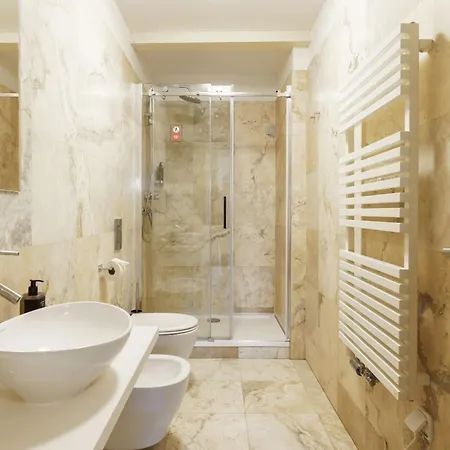 Limehome Halkova 4* פראג