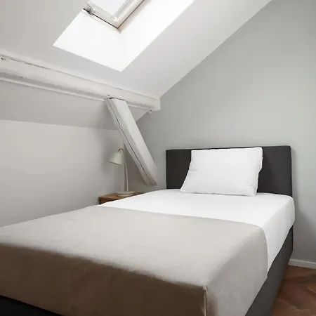 Limehome Halkova 4* Praag