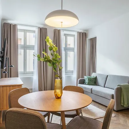 Limehome Halkova 4*
