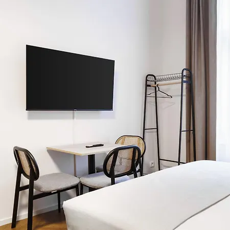 Limehome Halkova Aparthotel 4*
