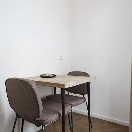 Limehome Halkova شقة فندقية