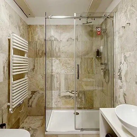 Limehome Múza 4*