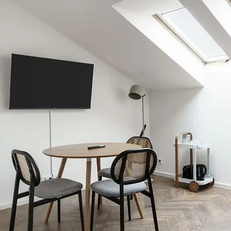 Lägenhetshotell Limehome Halkova Prag