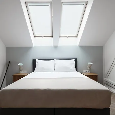 Limehome Halkova Prague