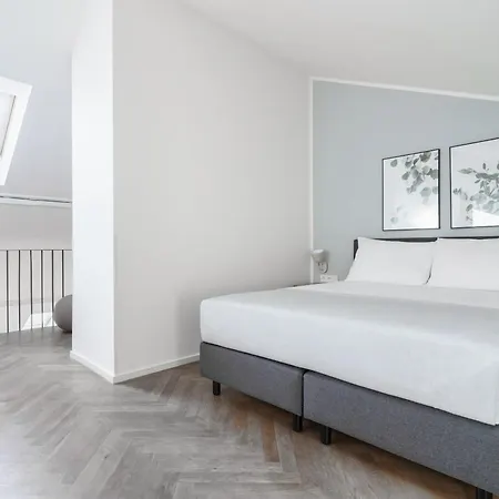 Limehome Halkova Prague