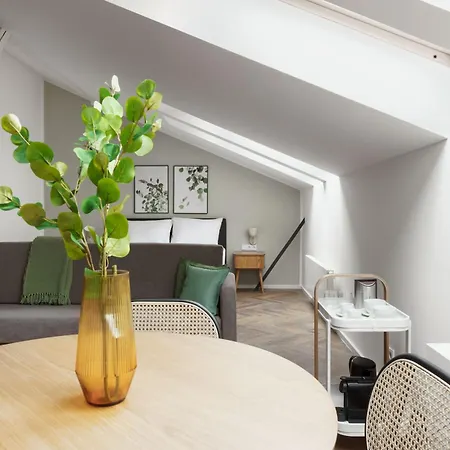 Limehome Halkova Prague