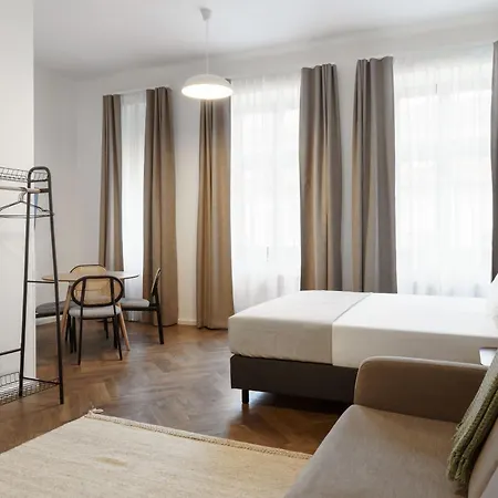 Limehome Halkova 4* Prague