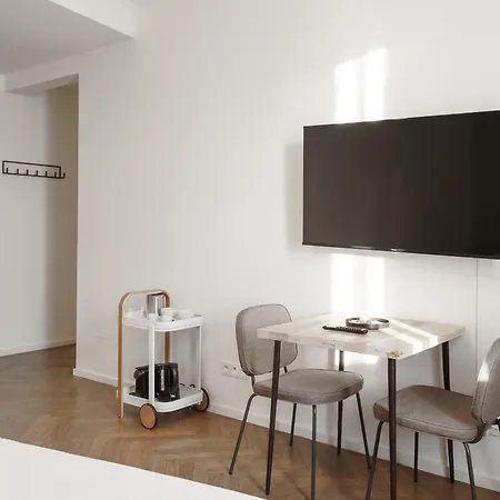 Limehome Halkova Aparthotel Prague