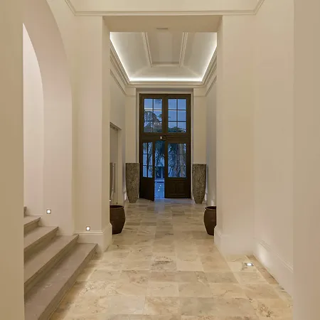 Limehome Halkova 4* Prague