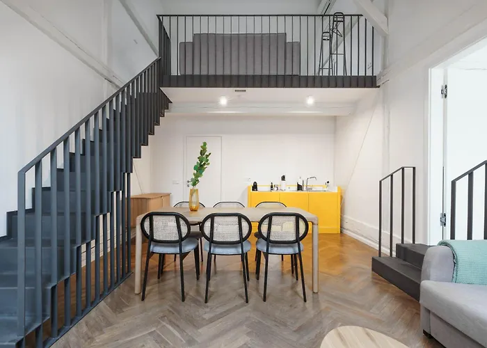 Limehome Halkova 4*