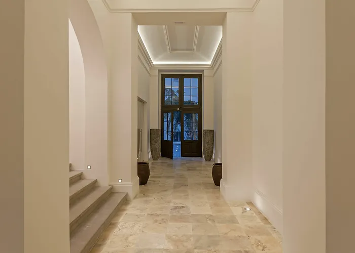 Limehome Halkova 4* 프라하